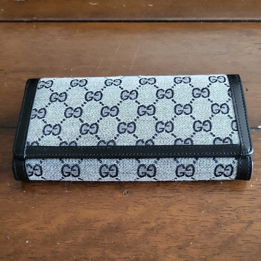 Gray And Black Geometric Pattern Accessory - image 1